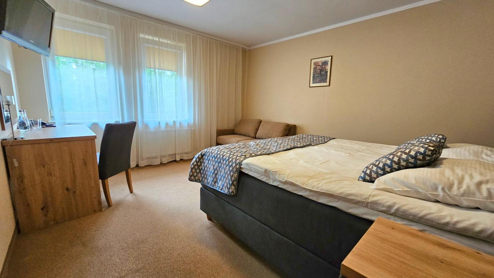 Hotel Sypniewo Margonin Buitenkant foto